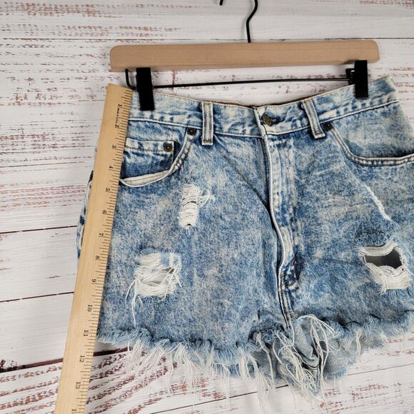 Vintage Levis Womens Size 16 Acid Washed Distressed Shorts Blue Denim Made USA - Picture 2 of 10